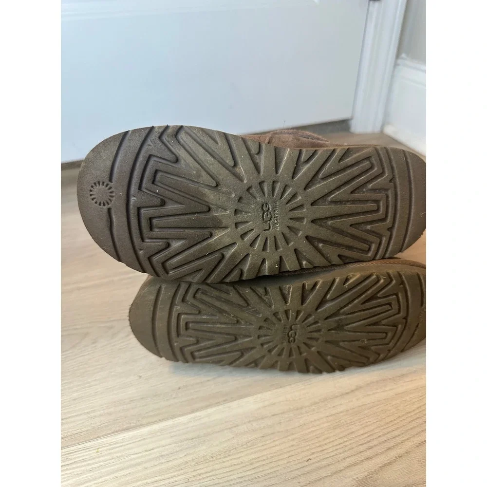 UGG Maddi Boots youth‎ Brown Suede Sherpa Lined Zip Up Size 3